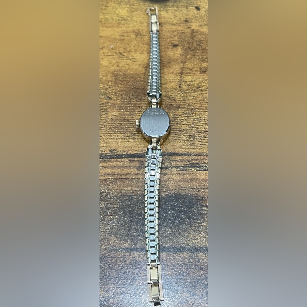 Vintage Women’s Gold Bulova Wristwatch - Picture 7 of 7